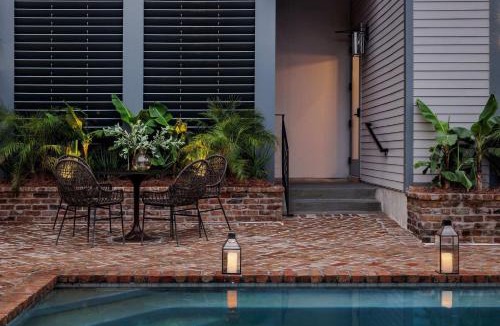 Touro House | Luxe 12-bedroom Garden District Suite Shared Pool