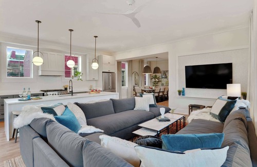 Faubourg Lafayette Hotel | Luxe 19BR Suit | Private Backyard with Pool