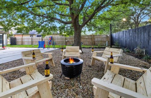 Live Oak House | Luxe Family Escape with Games Hot Tub and Yard