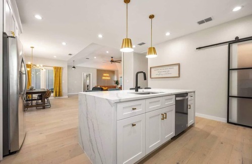 Dripping Springs House | Luxe Home w/Pool and Hot Tub on 7 acres