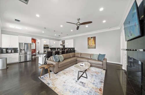 Greenway Plaza-Upper Kirby House | Luxe Kirby Retreat. Heated Pool, King Suites & Games. Secluded, Central Setting