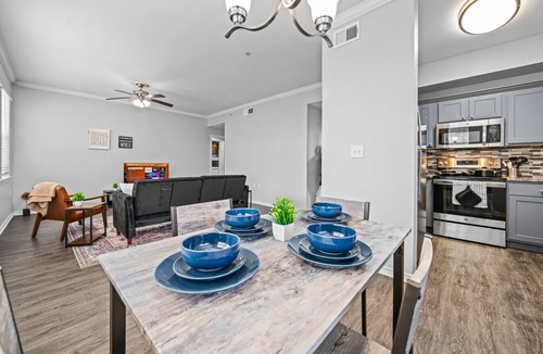 Fossil Creek Apartment | Luxe New 2BR 2BA Apartment in Haltom City with Style
