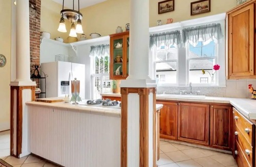 Hemphill House | Luxe Private Room in Historic Home Near Lake!