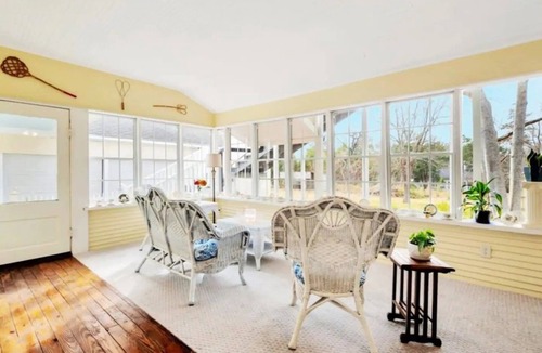 Hemphill House | Luxe Private Room in Historic Manor Near Lake!