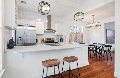 East Cesar Chavez House | Luxe Spa Guesthouse - Walk to Downtown!