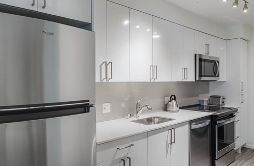 University District Apartment | Luxe U-District Studio w/Rooftop, near Universities, by Blueground