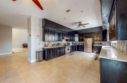 Dickinson Villa | Luxe Villa Close to Galveston, Kemah, NASA & Houston