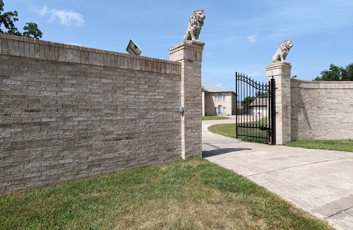 Dickinson Villa | Luxe Villa Close to Galveston, Kemah, NASA & Houston