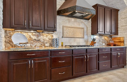 Leander House | Luxe Villa + Epic Lake Views,+King beds,