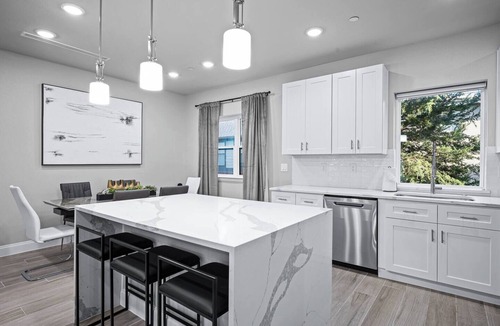 Old East Dallas House | Luxurious 3BR~HotTub~Skyline Views~Old East Dallas