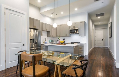 New Orleans Hotel | Luxurious 5BR/3BA Haven in Prime NOLA Location