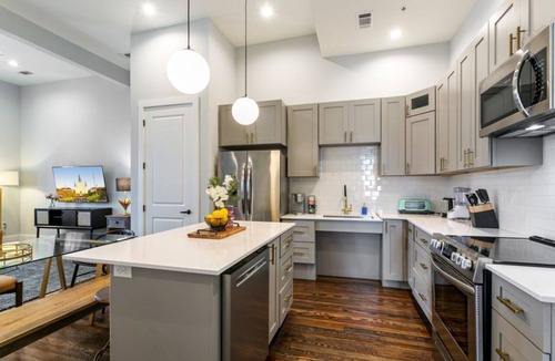 New Orleans Hotel | Luxurious 5BR/3BA Haven in Prime NOLA Location
