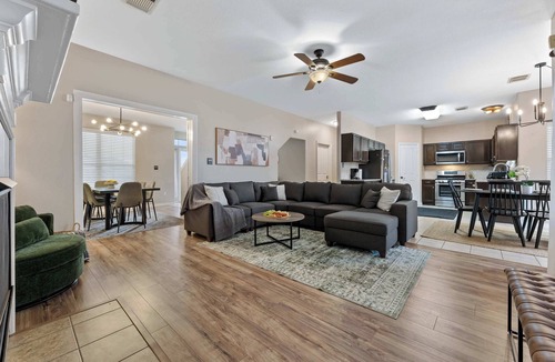 Willis House | Luxurious Home with Great Pool Area