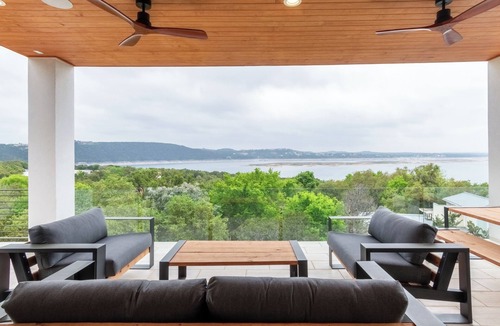 Comanche Trail House | Luxurious new build with gorgeous views of lake Travis & 30 min from Downtown!
