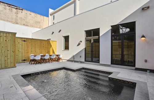 Arts/Warehouse District House | Luxurious Oasis 5 Bedrooms w/5 en suite baths+PRIVATE POOL+Garage: the Augustin