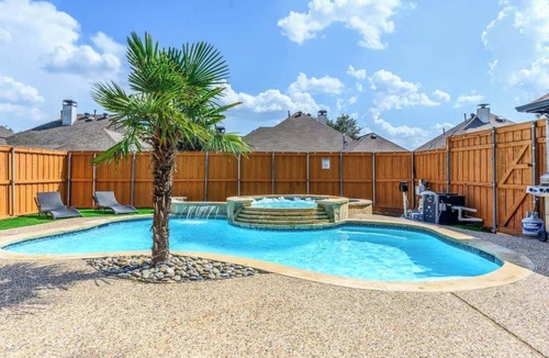 Richardson House | Luxurious Pool Oasis PS5 5BR 4 BA Aquarium