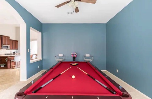 Lake Houston House | Luxury 1 story 3,272 SF. 12 miles from IAH airport