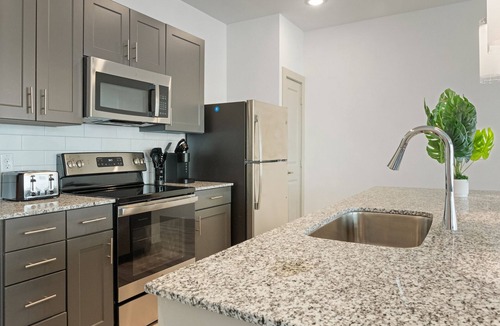 Stony Ridge North Apartment | Luxury 1BR Near The Airport 4386