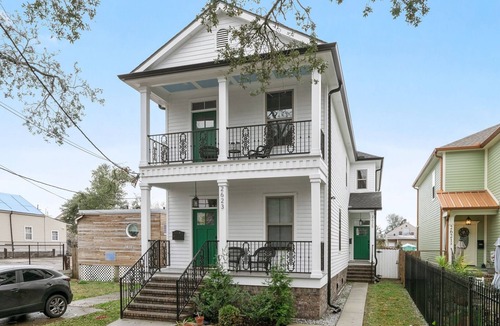 Mid-City District House | Luxury 2 Bedroom Home Under the Oaks