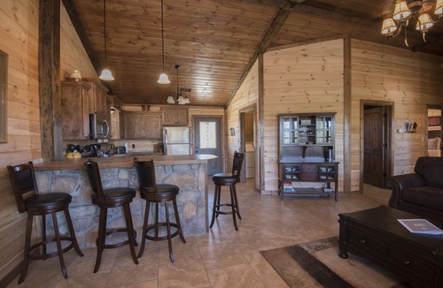 Smithville Cabin | Luxury 2-BR Cabin on 4.8 acres From 2018 at Mt Fork River -10 Kayaks included!