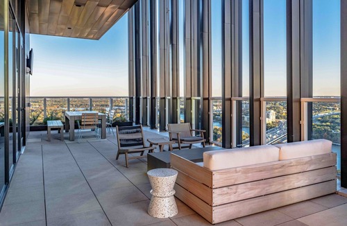 Rainey Street Historic District Apartment | Luxury 26th flr condo, rooftop pool, Rainey Street, dog-friendly