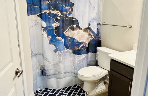 Greater Greenspoint Apartment | Luxury 2Bd/2Ba Condo | 9min Near IAH Airport | 14min Near Downtown