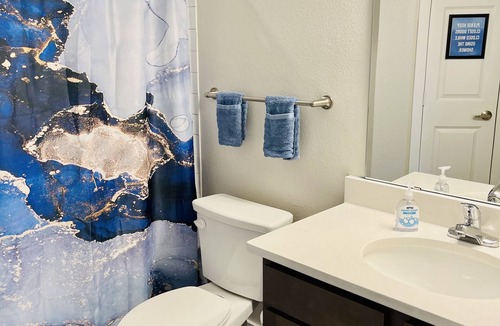 Greater Greenspoint Apartment | Luxury 2Bd/2Ba Condo | 9min Near IAH Airport | 14min Near Downtown