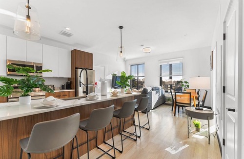 Everett Apartment | Luxury 2bd/2ba in Everett q0cn