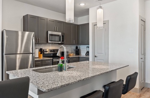 Stony Ridge North Apartment | Luxury 2BD/2BA Next to Airport 23oc