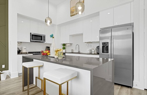 Riverside Terrace House | Luxury 3BR Houston Home with Parking - Walk to Everything