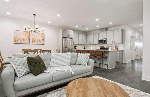 Braithwaite House | Luxury 3BR in Belle Chasse