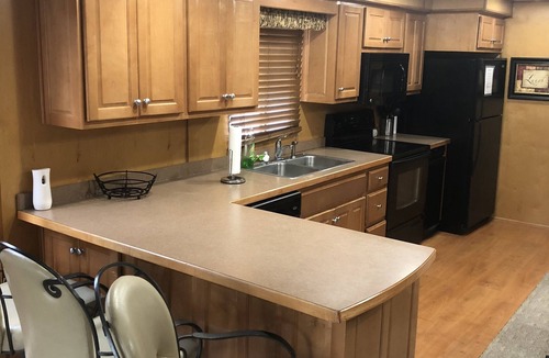 Arkadelphia Boat Rental | Luxury 75ft Houseboat w/Hot Tub, 30 min from Hot Springs, AR