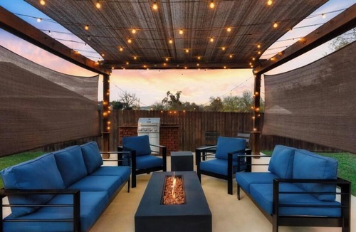 Pflugerville House | Luxury 7BR Pool, Hot Tub & 4 Car Parking
