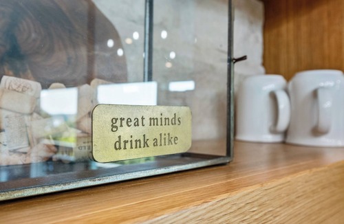 Prairie Creek House | Luxury Beaver Lake Retreat- 1 min Prairie Creek Marina - 5 mins to DT Rogers