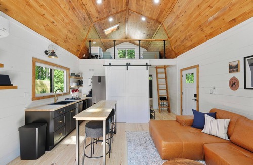 Athens House | Luxury Cabin 1.5 hours from Dallas