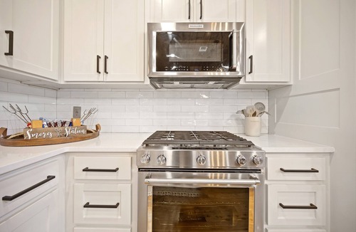 Hochatown Cabin | Luxury Cabin | Hot Tub | Pool Table | 2 King Suites | In Heart of Hochatown