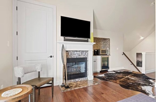 Jonestown House | Luxury Cabin style home on Lake Travis' Northshore