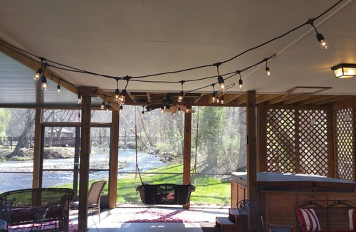 Helen Ski Chalet | Luxury Chalet On The Chattahoochee River - Short Walk To Downtown Helen