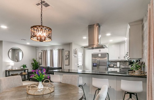 Norman House | Luxury Downtown Retreat - Walk to Main St - New Stylish & Comfy!