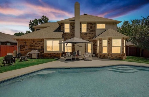 Flower Mound House | Luxury Escape Home with pool/spa/game room