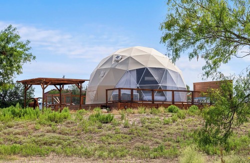 San Marcos Cabin | Luxury Glamping Dome on Texas Farm: Hot Tub, Cowboy Pool & Farm Animals