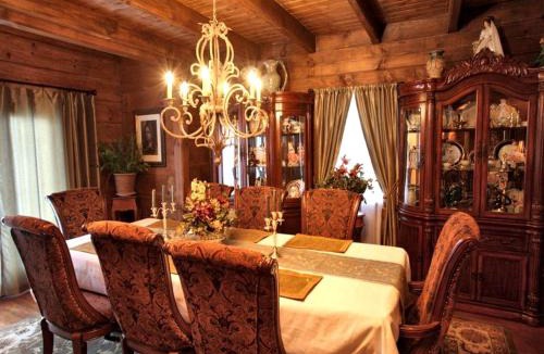 Compton Cabin | Luxury Half-Board Room Rental in the Beautiful Region of Northwest Arkansas