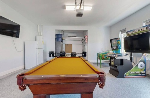 Horseshoe Bay West House | Luxury hill country home in Horseshoe Bay near Lake LBJ & golfing with gameroom
