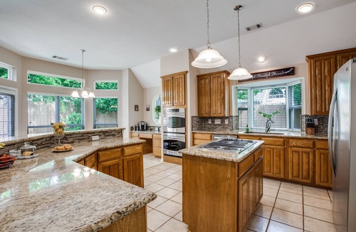 North Arlington House | LUXURY HOME! 5 mins to Cowboy Stadium; 9 mins to Six Flags; 15 mins to DFW