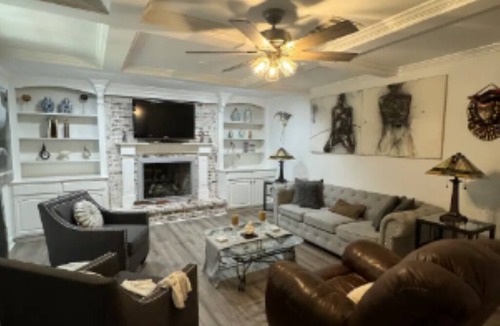 Kenner - Louis Armstrong International Airport House | Luxury Home, Seven minutes from the airport!