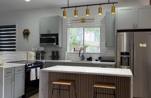 Whispering Oaks House | Luxury house pool + Movie theater+ game room