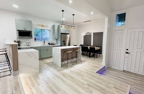 Whispering Oaks House | Luxury house pool + Movie theater+ game room