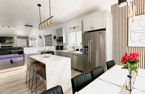 Whispering Oaks House | Luxury house pool + Movie theater+ game room
