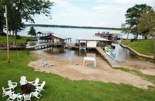 Jonesboro House | Luxury lake escape- golf cart,private beach area,boathouse,fishing lights,kayaks
