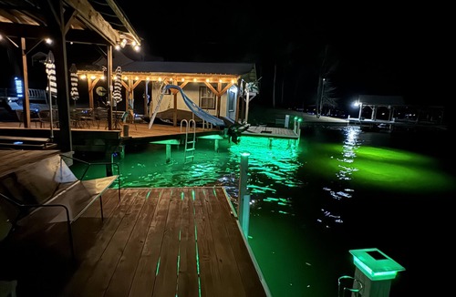 Jonesboro House | Luxury lake escape- golf cart,private beach area,boathouse,fishing lights,kayaks